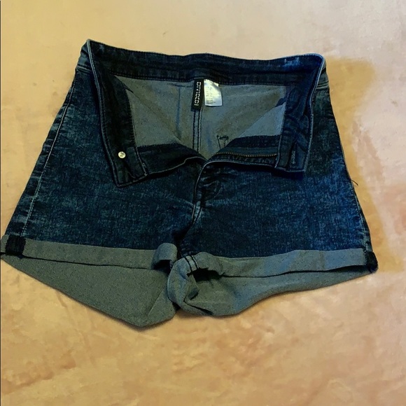 Divided shorts US size 6! - Picture 4 of 5